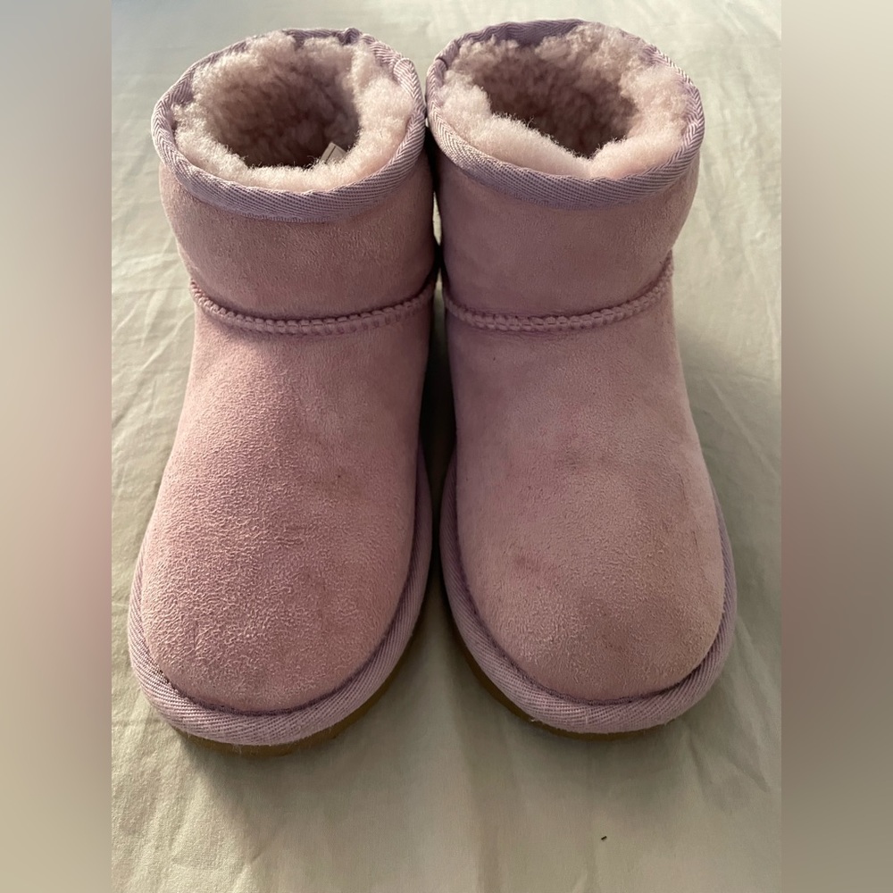UGG Girls boots size 3 lavender very good condition